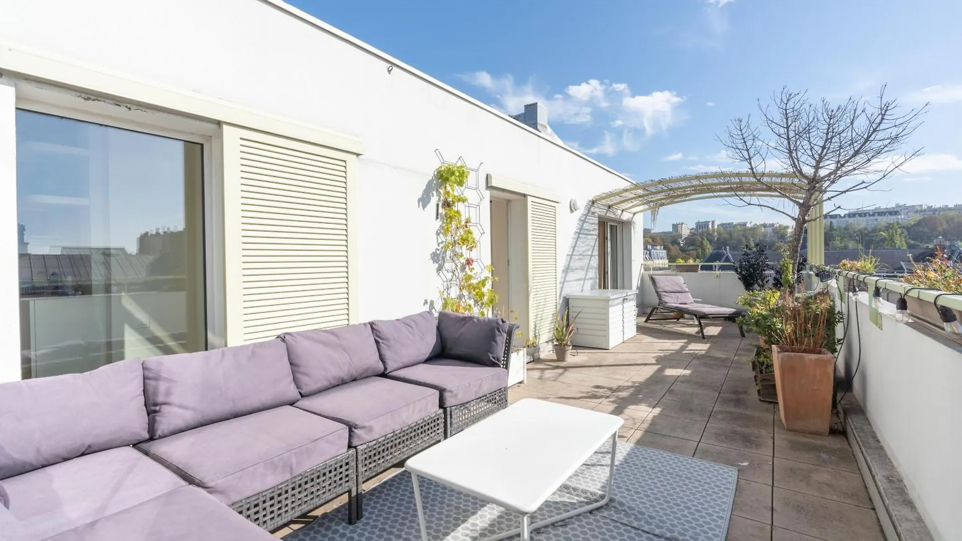 Breathtaking 2Bd Apartment Roof-Top Patio 19E! Parijs