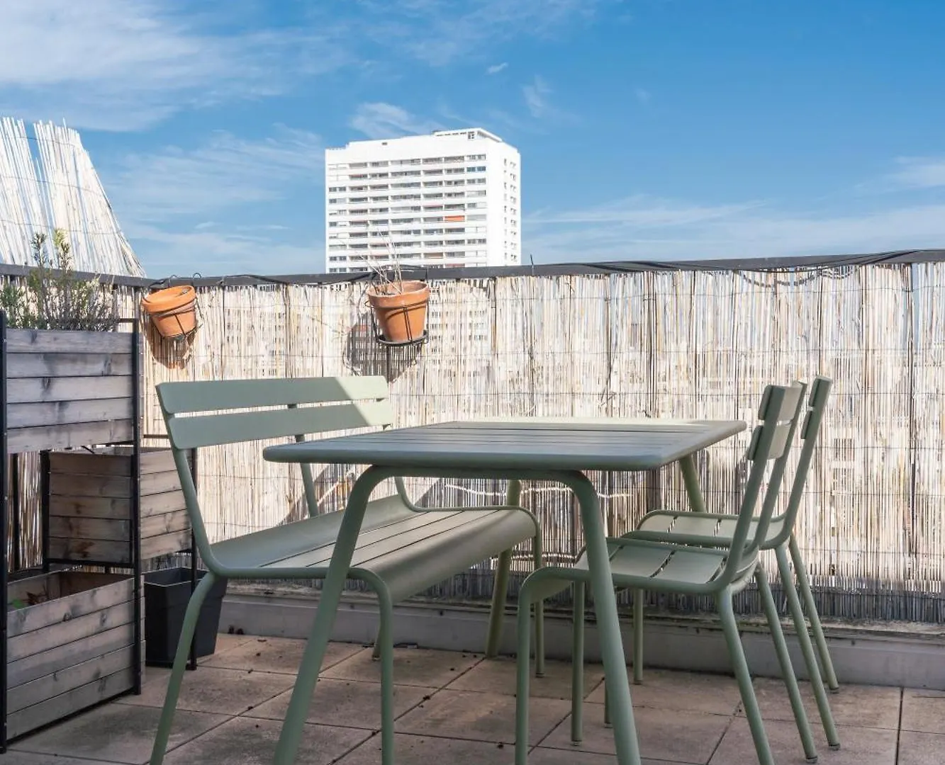 Breathtaking 2Bd Apartment Roof-Top Patio 19E! Paris