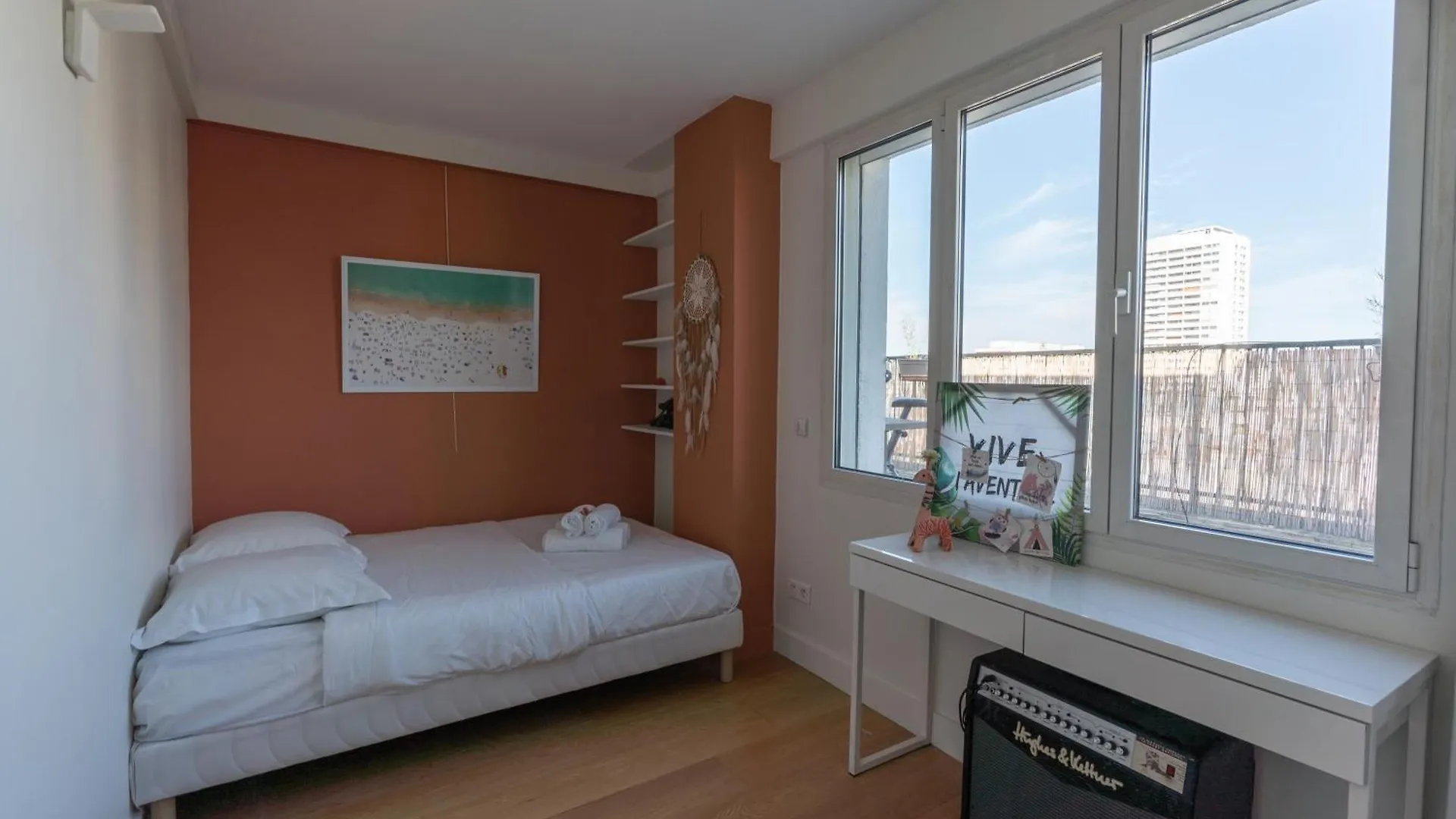 Breathtaking 2Bd Apartment Roof-Top Patio 19E! Paris