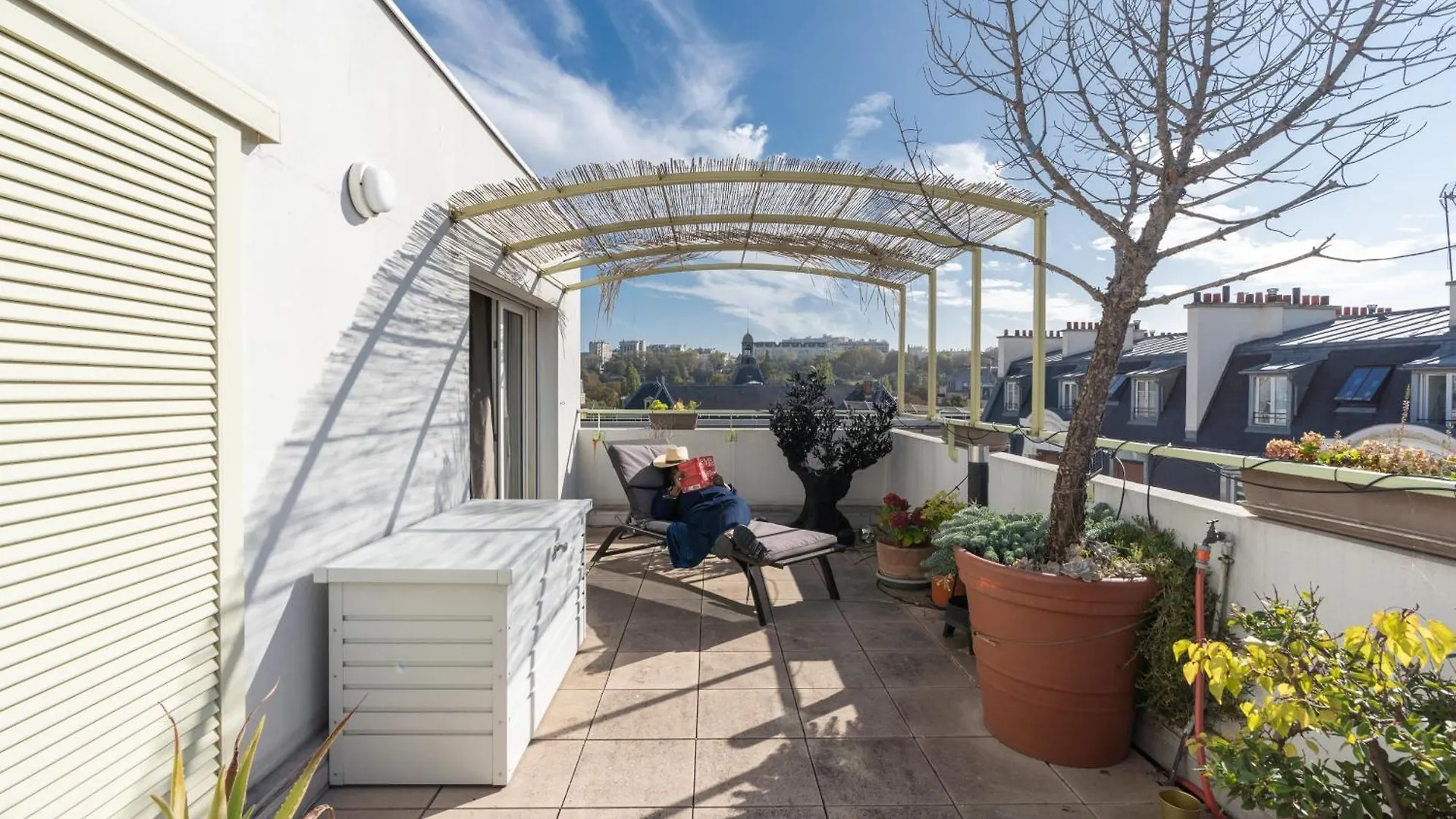 Breathtaking 2Bd Apartment Roof-Top Patio 19E! Paris