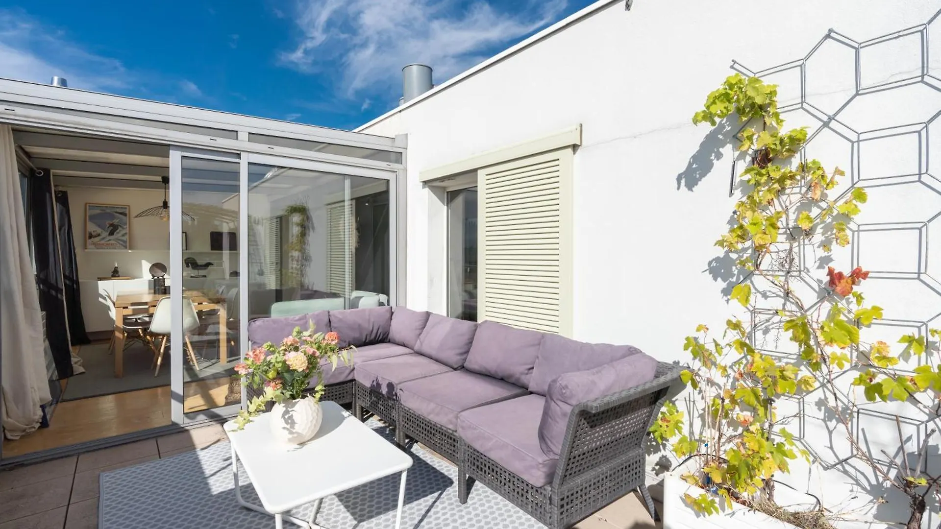 Breathtaking 2Bd Apartment Roof-Top Patio 19E! Paris